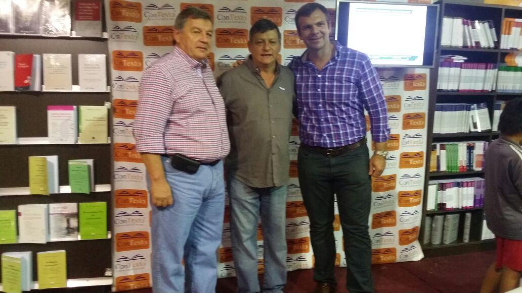 domingopeppo's tweet photo. Participando de la hermosa Feria del Libro en #VillaAngela http://t.co/9OwQG1tnlQ