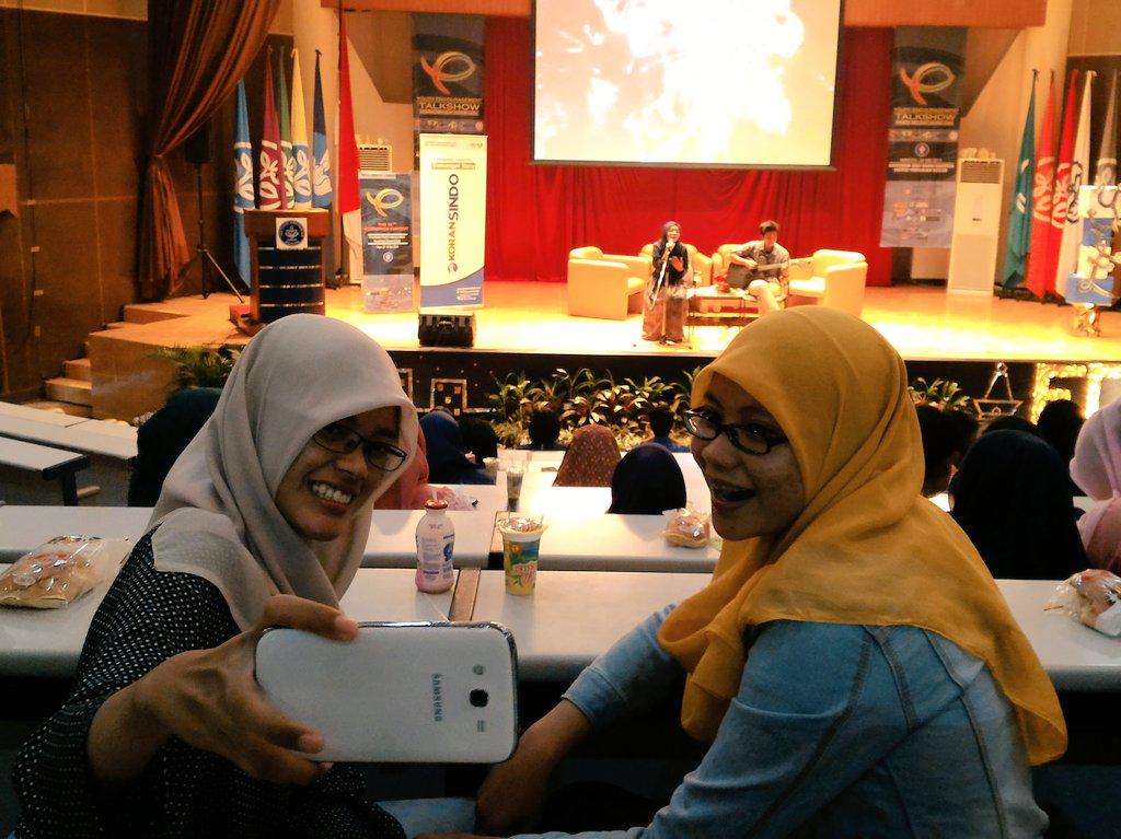 bersama <a href="/rezkysushanty/">Rezky Y. N. Sushanty</a> optimis cari inspirasi di <a href="/EC_IPB/">Economics Contest</a> @indomaret_mudah_dan_hemat #YET_The13thEC
