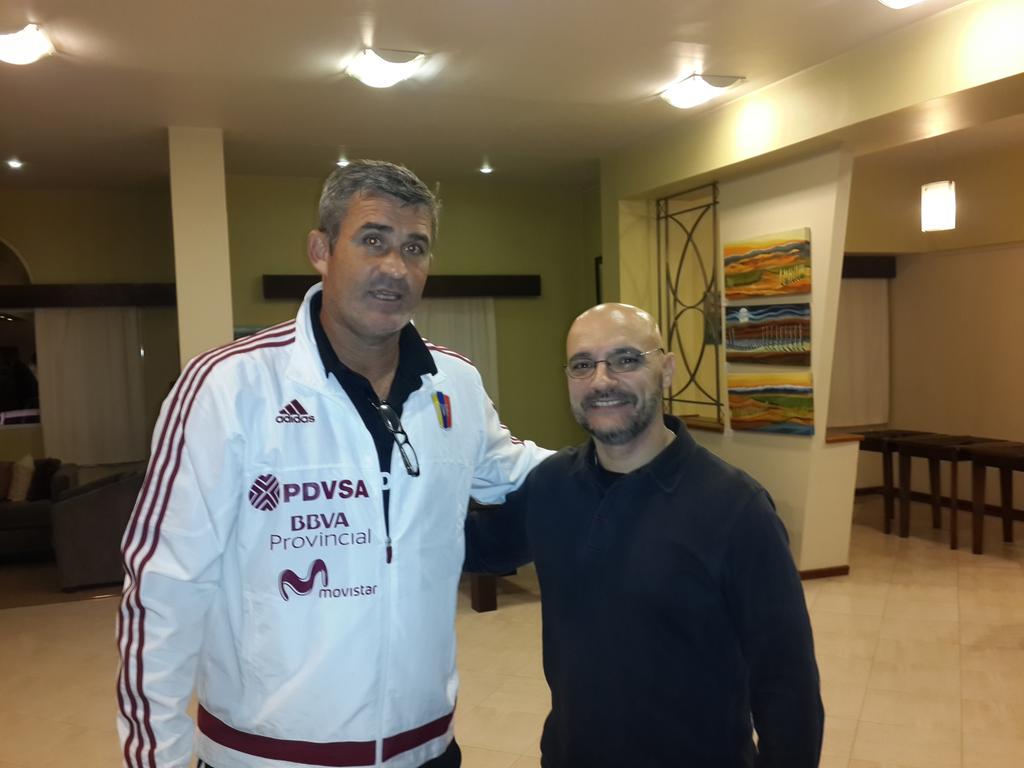 FernandoSalceda's tweet photo. Después de muchos años,  me reencontré con mi amigo @Angelucci_1. Hoy es el entrenador de arqueros de Venezuela. http://t.co/BK2EVkYIQo