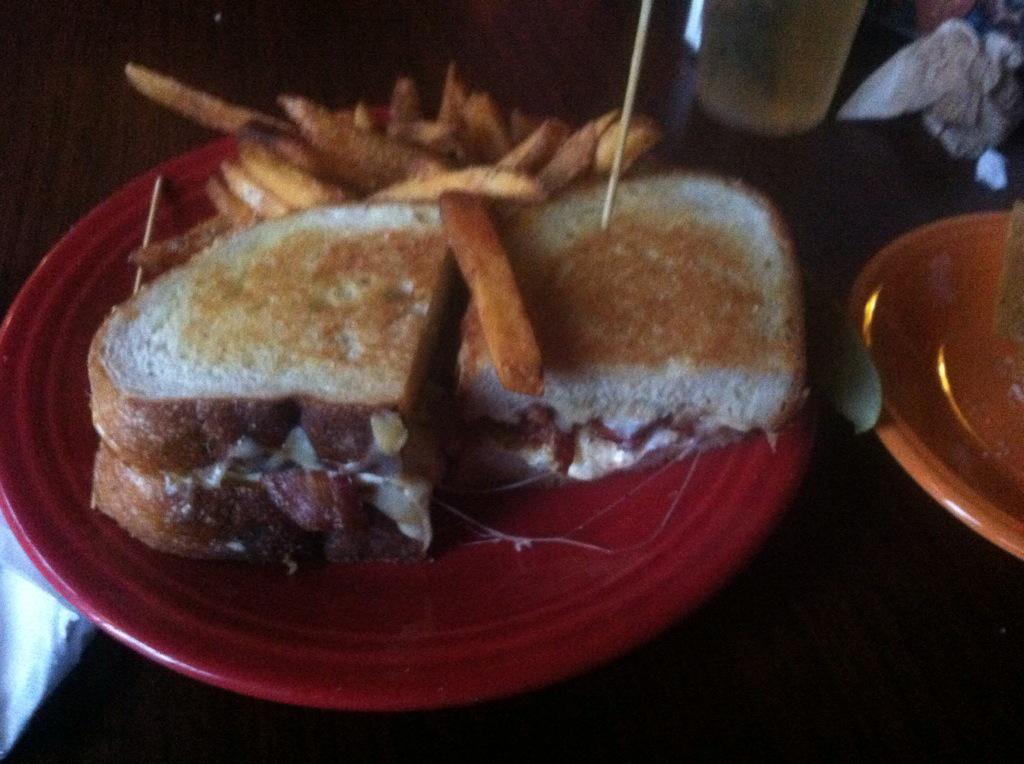 EnginoJuushichi's tweet photo. P-M-D-T @ M-E-L-T. Zwarm, Oro and I. Zwarm's sammich is pic 3, mine is pic 2. #nerfalert #unviable #delicious http://t.co/EwfV0RI5Wp