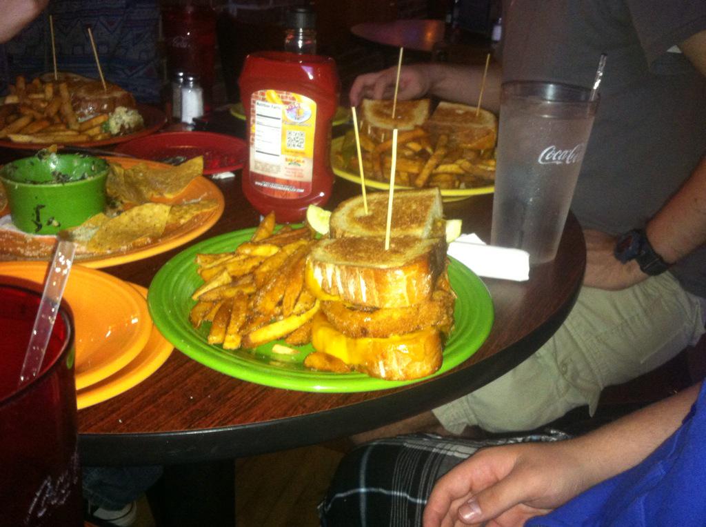 EnginoJuushichi's tweet photo. P-M-D-T @ M-E-L-T. Zwarm, Oro and I. Zwarm's sammich is pic 3, mine is pic 2. #nerfalert #unviable #delicious http://t.co/EwfV0RI5Wp