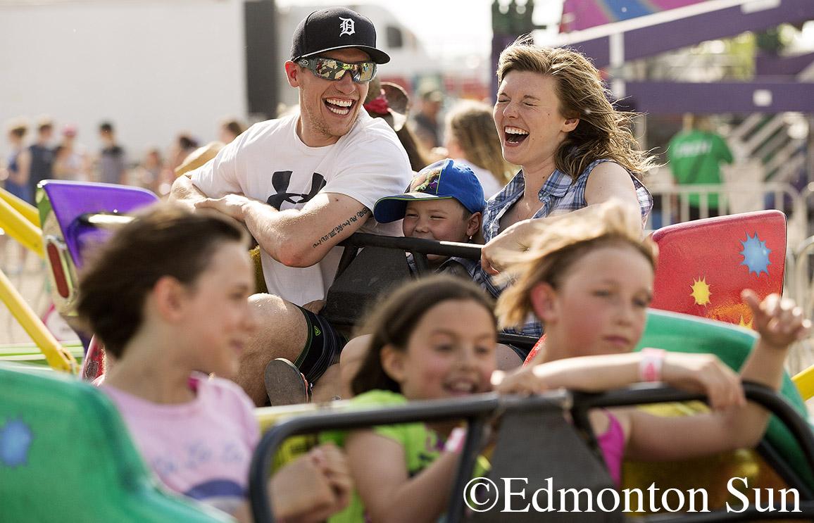 Photo gallery from the #StAlbert Rainmaker Rodeo Midway @rainmakerfest #yeg  edmontonsun.com/2015/05/23/pho…