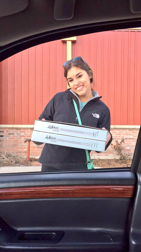 danipautrat5's tweet photo. this is the best you've ever looked. Holding 2 large deep dish pizzas from Lou's #pizzalove #HBD @megan_pautrat http://t.co/zB4Gh87nUk