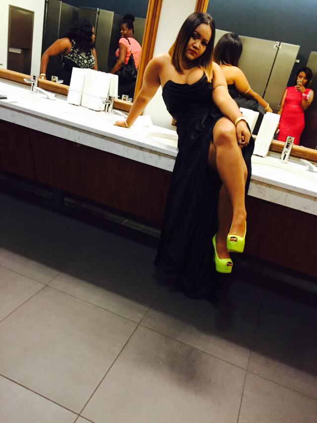 _IdaMae's tweet photo. #prom2k15 #FLOWERSDOESITBEST #Flowerprom2k15 #FlowersProm 😫😍😘😛 http://t.co/0IKLKvVvkJ