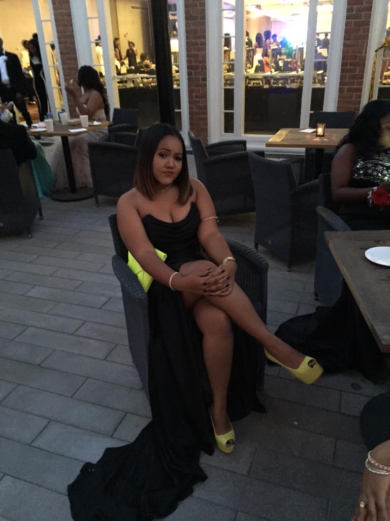 _IdaMae's tweet photo. #prom2k15 #FLOWERSDOESITBEST #Flowerprom2k15 #FlowersProm 😫😍😘😛 http://t.co/0IKLKvVvkJ