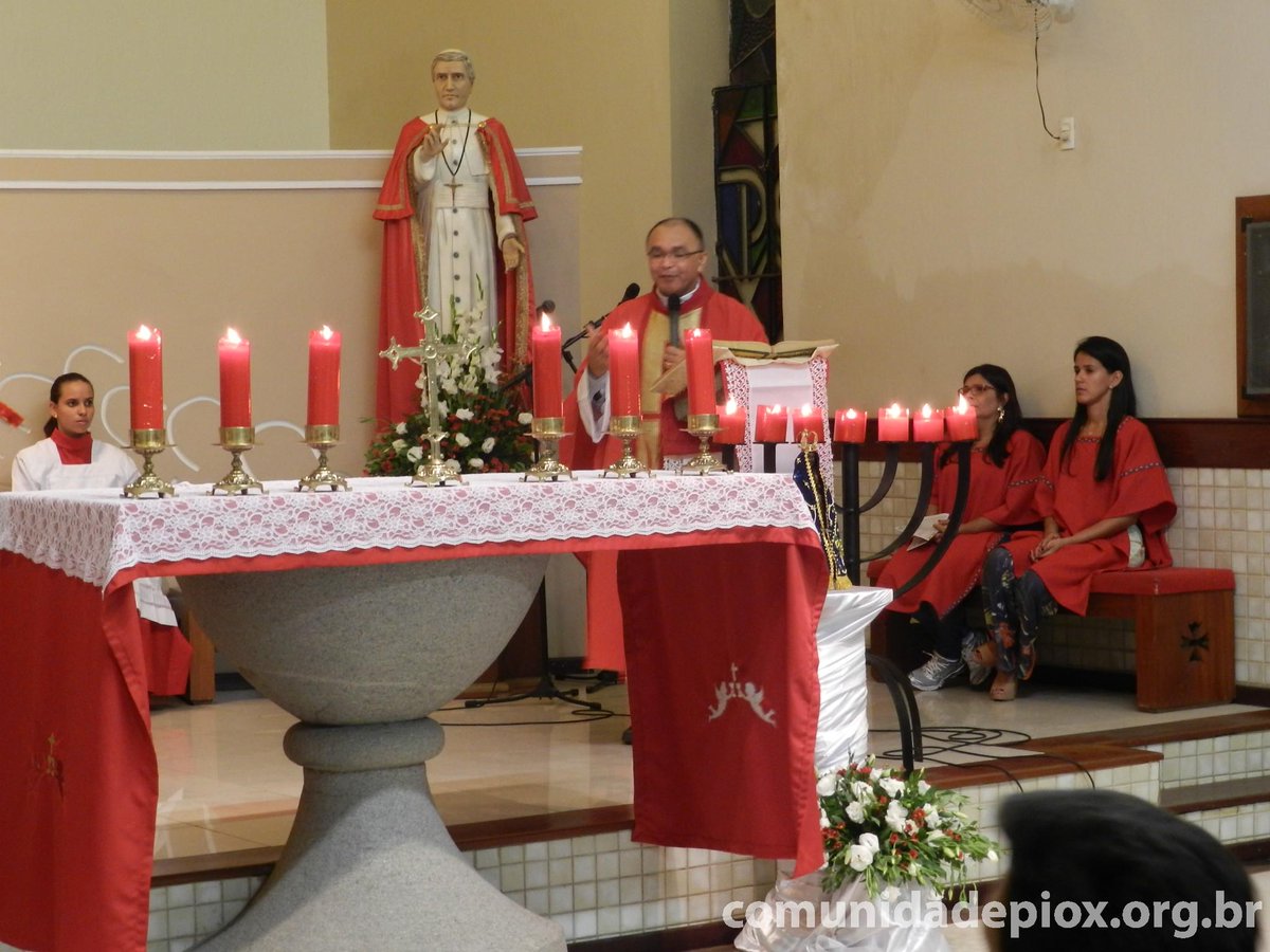 capelasaopiox's tweet photo. Noite de bençãos...#CenáculodePentecostes na Capela de São Pio X...Celebração Eucarística http://t.co/8VA1anhABc