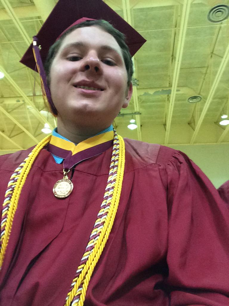 Annaaaromeo's tweet photo. When you give your phone to Sam during graduation this is what happens http://t.co/9oEzDJGgxu