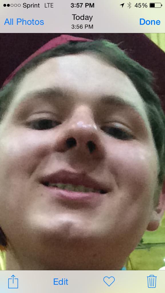 Annaaaromeo's tweet photo. When you give your phone to Sam during graduation this is what happens http://t.co/9oEzDJGgxu