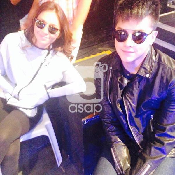 ByhengLifetime's tweet photo. #KathNielOnASAPRainOrShine @imdanielpadilla @bernardokath 💙  💙  💙  💙 http://t.co/AIjn7BovDN