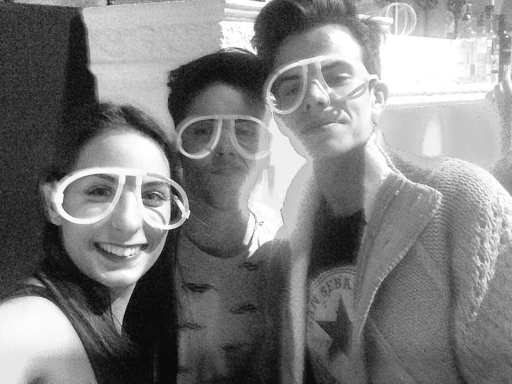 IzaroAlex's tweet photo. @izaro3_0 #GlowParty 🎉🎊🎉🎊🎉 http://t.co/xFMw9b7Y54