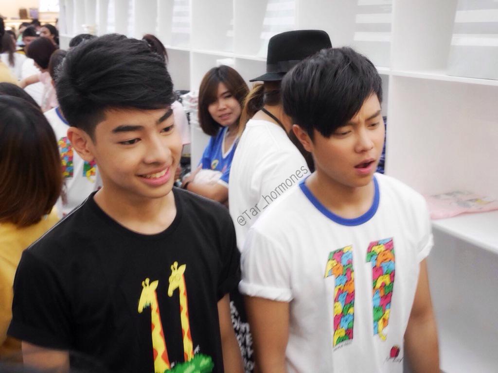Tar_Hormones's tweet photo. คู่ดำ .. หมายถึงชอบสีดำทั้งคู่น่ะ
#11THGTH
cc: @gunnjunhavat @jj_dann http://t.co/p4CUqVL01k