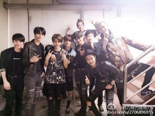 soompi's tweet photo. #EXO’s #Lay Reunites With Members After Busy Chinese Schedule for #2015DreamConcert
http://t.co/EMHMv2zqA6 http://t.co/Rk0hEaaRK2