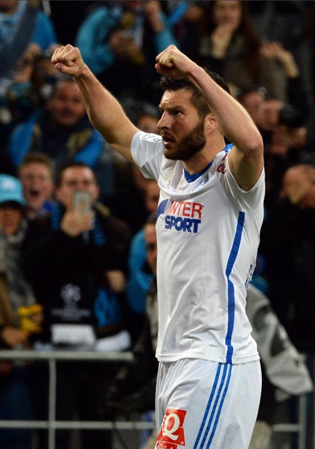 KevinRogerLouis's tweet photo. Je t'aime @10APG , pour toujours et à jamais dans mon cœur. 😭💙 
#SangBlancEtBleu #F&amp;H http://t.co/OlLDUYI6dZ