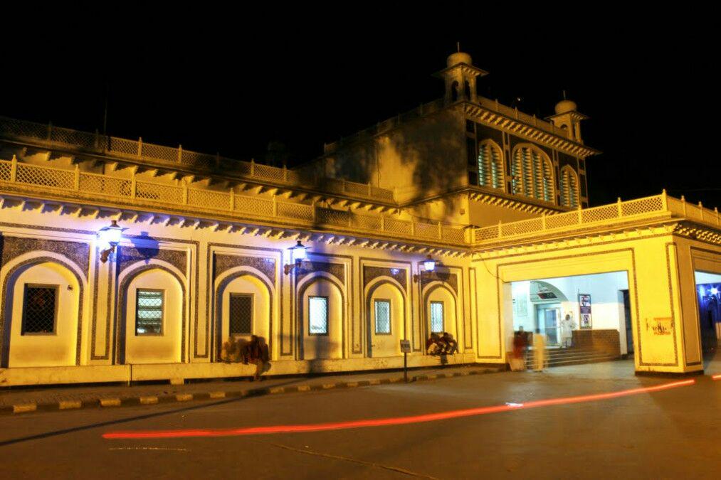SanamZafran's tweet photo. #BeautifulMultan #LandOfSpirtuality #BeautifulPakistan 
#MultanRailwayStation #Mosque #MetroBus #AmazingArchitecture http://t.co/EvfnluPDA2