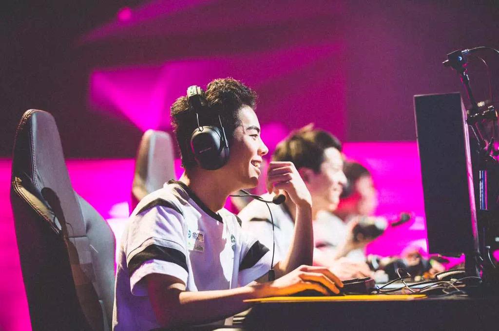 OMGe_Sports's tweet photo. #LPL Make sure to stay up for our game vs QG today, it will be awesome. http://t.co/oaOOb4vmgd