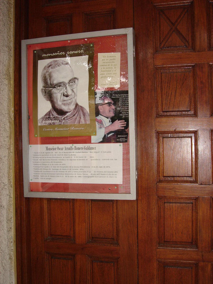 KatuArkonada's tweet photo. Hoy beatificaron en El Salvador a #MonseñorRomero, asesinado en 1980 por ser la voz de los pobres #RomeroVive http://t.co/Xs34CKhLbT