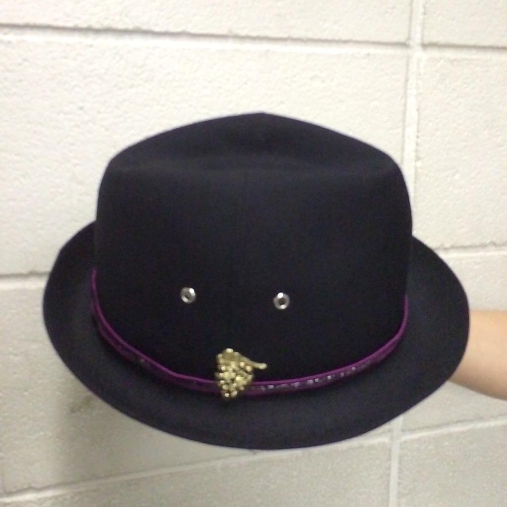 サザンオールスターズ Official 本日もツアーグッズ紹介 葡萄のピンバッジ 関口さんの帽子にも付いている ツアーグッズ売場でチェックしてください Http T Co Zerdegzkku サザンオールスターズ Official 本日もツアーグッズ紹介 葡萄のピンバッジ 関口さんの帽子にも付いている ツアーグッズ売場でチェックしてください Http T Co Zerdegzkku