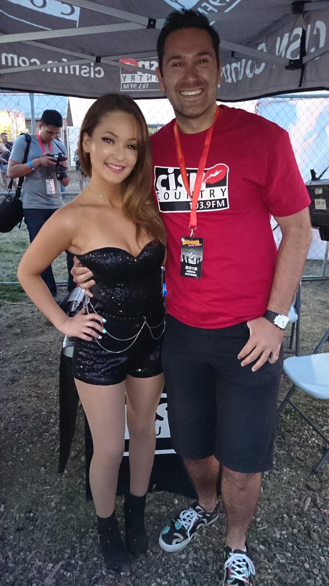 <a href="/kira_isabella/">KIRA</a> had so much fun hangin out tonight at the #Rainmaker - can't wait to hear your new music! - Gregg