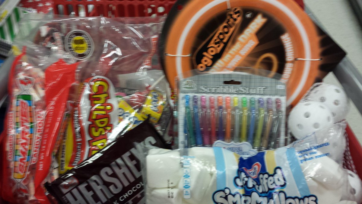 TargetREDBasket's tweet photo. #MemorialDayWeekend #Hershey #Chocolates #jetpuff #marshmallows 
#gelpens #oglosports #wiffleball #Target #family http://t.co/xwl31Em8Sf