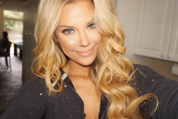Follow me for some rambling &amp; other sh*% 😜 Snapchat-JessaHinton1 http://t.co/Pi3F5UiHRo