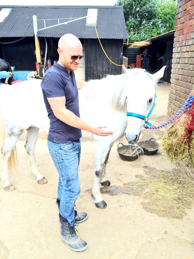 alisonrwood's tweet photo. The hubby @mrjakedwood bonding with our new family member Polly @PhelpsieSarah @kaceyainsworth 🐴🐎💖 http://t.co/RELIwjHfqm