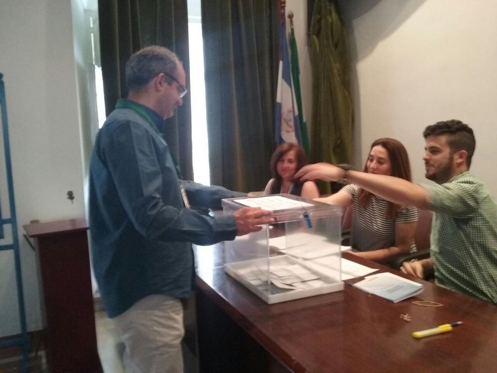 Nuestro candidato <a href="/mamges1917/">Miguel Ángel Márquez</a> ha ejercido su derecho a voto a primera hora de la mañana