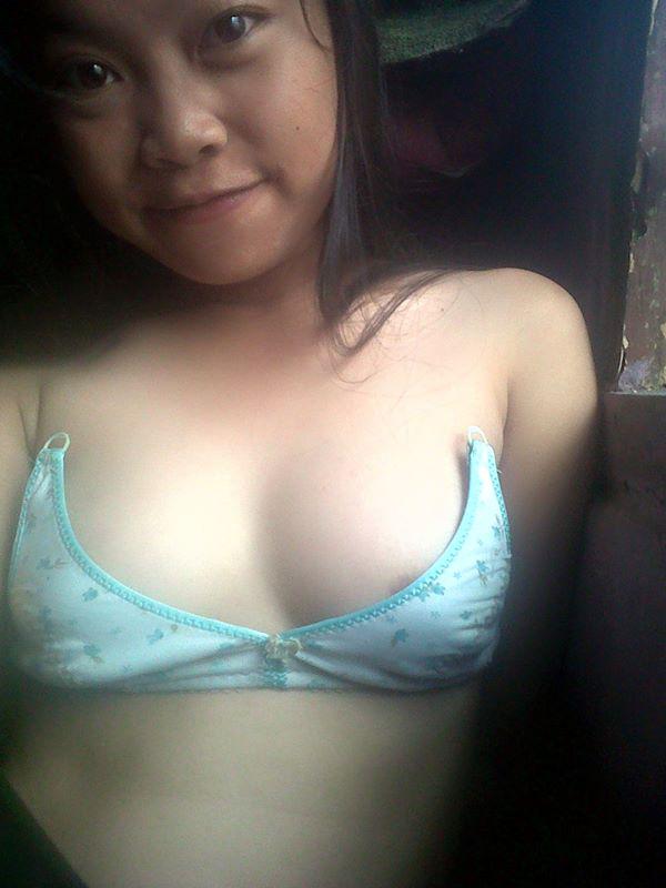 WaniPerrih's tweet photo. Ga ada yg mau jd slave y nenk ya :( huhu #onlyless " http://t.co/TXpFZKYDKX