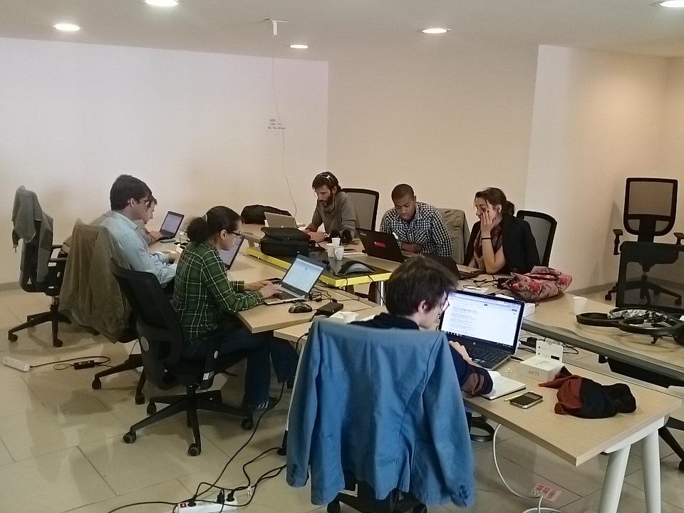 ObjetsC's tweet photo. #FDAOC Quelques photos de ce matin http://t.co/c6G36jnLkH