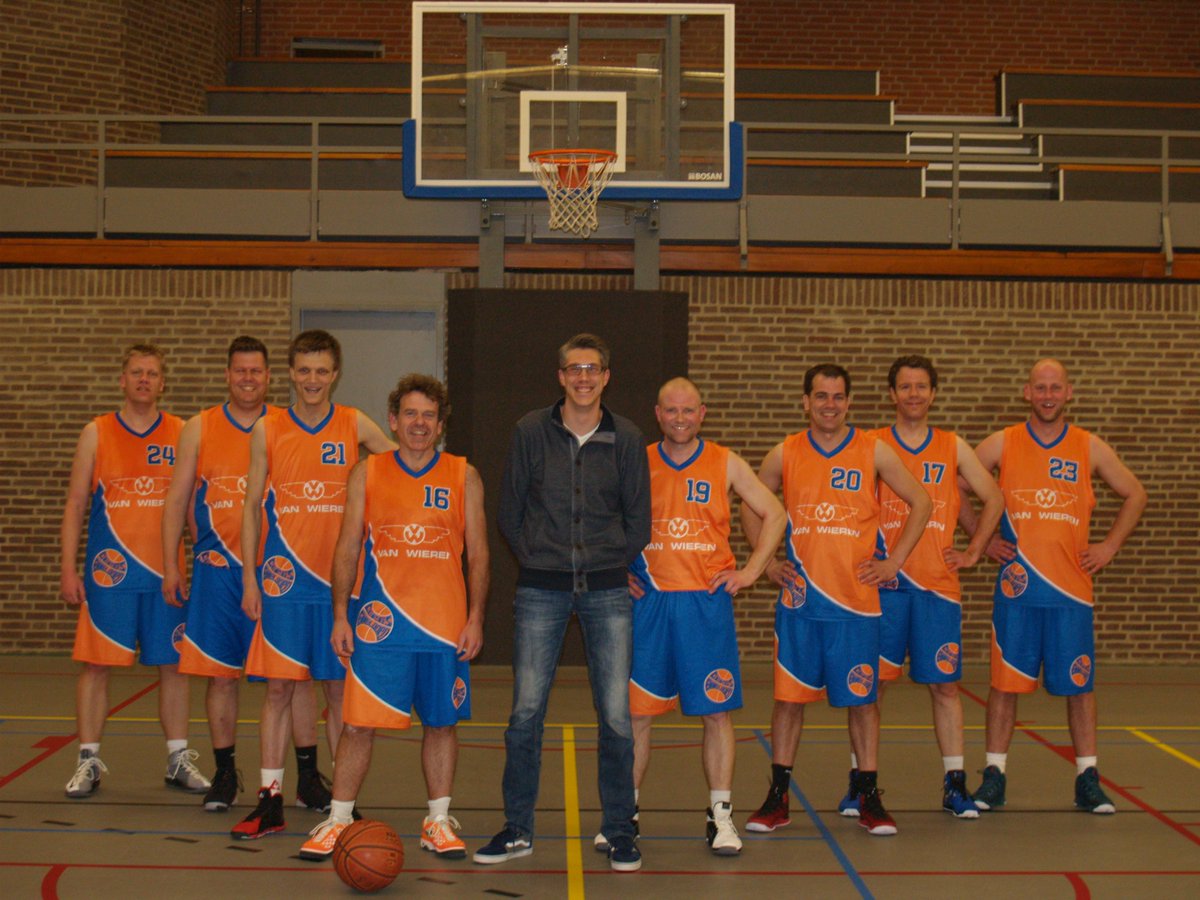 BVCeres's tweet photo. @VanWierenInt is trots sponsor van heren 2. Zie http://t.co/62HGAmnNJH http://t.co/AfmRzZIPC3