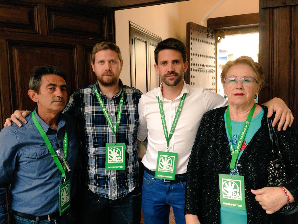PA_VelezM's tweet photo. #interventoresPA #ApoderadosPA Remedios Rodríguez, Antonio Iglesias, Daniel Pino y Pepe Pino en Casa Cervantes http://t.co/64Uwj1ZIn7
