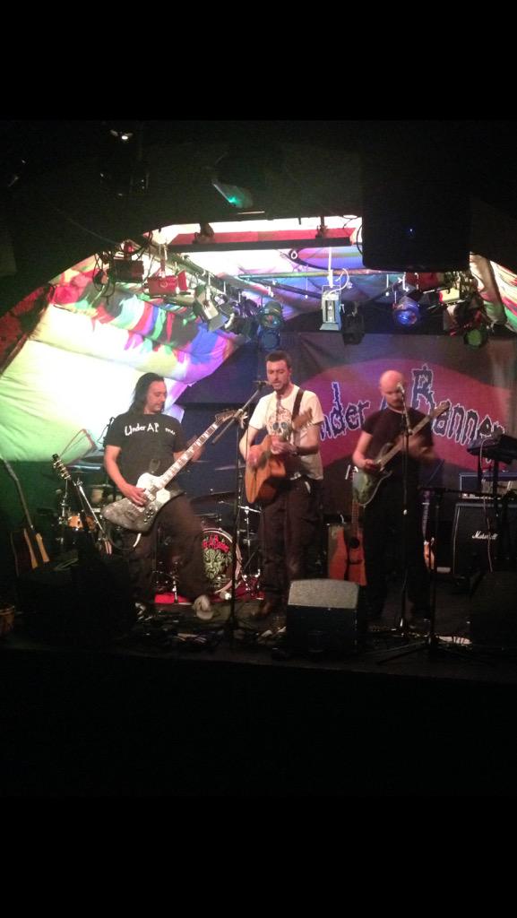 ForgottenBee's tweet photo. @UnderaBannerGB Just to say @underabanner totally rocked it last night @BurdallsYard quality powerful performance X http://t.co/UaR1NEM7xO