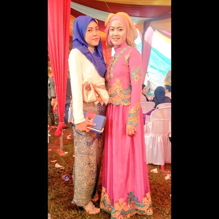 Im_Revhi's tweet photo. Nikahan ayug Nia n abg Robby😁😉🎎💒 http://t.co/Yiyi4paitm