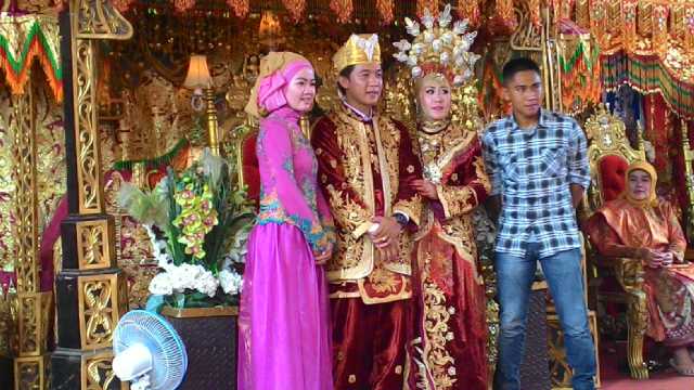 Im_Revhi's tweet photo. Nikahan ayug Nia n abg Robby😁😉🎎💒 http://t.co/Yiyi4paitm