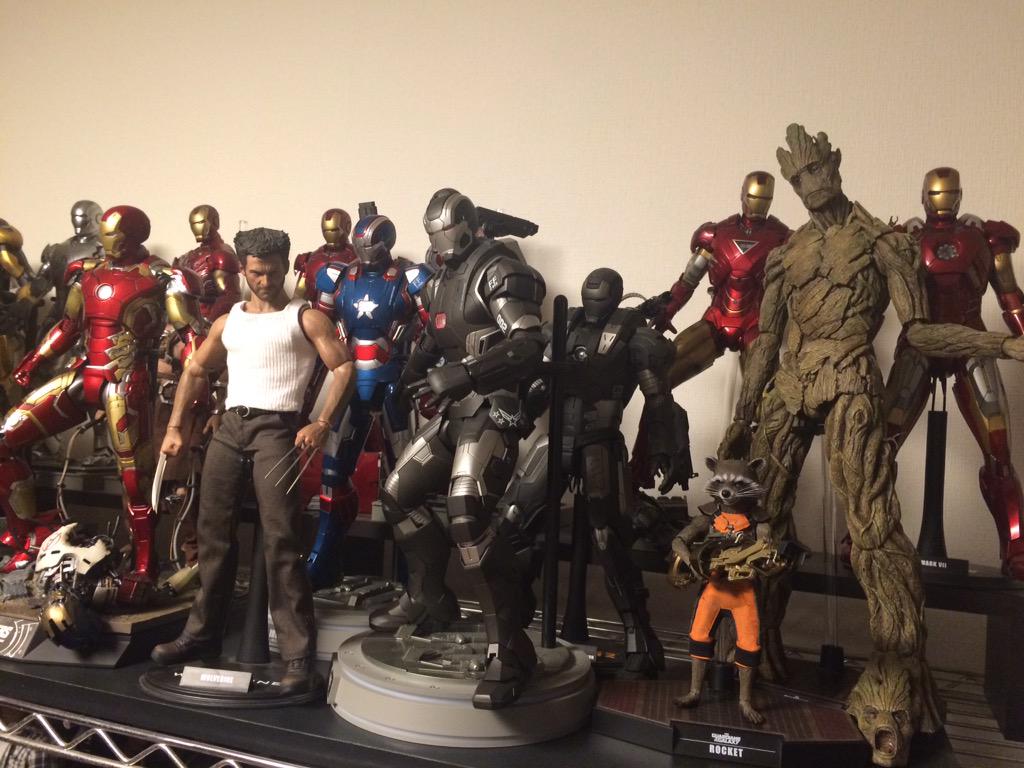 デッドプー太郎 Ar Twitter 棚最上段 ホットトイズのアイアンマン を中心に これまた後ろがキレイに撮れない やっぱロケットラクーン グルートはいいな それとマーク43 よく動くし塗装は良いし 何より映画公開前だしマーク42の時と違って触ってて楽しい Http