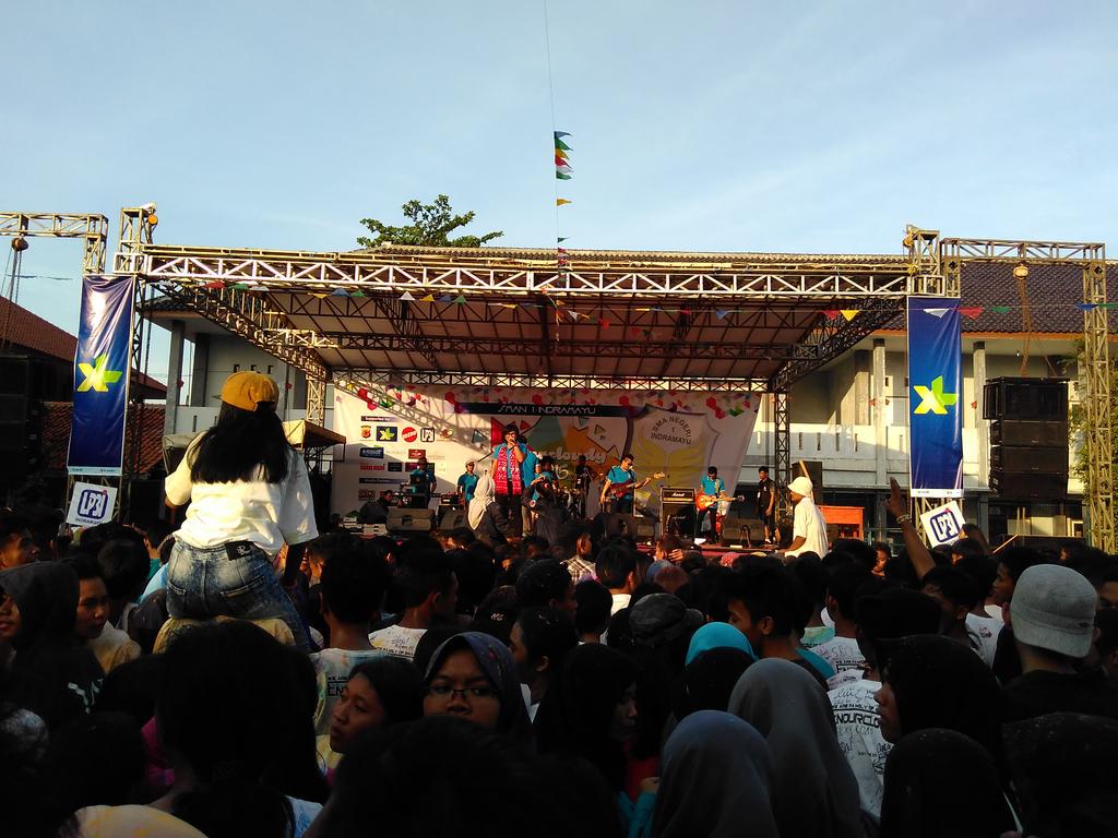 BraddaIMY's tweet photo. Souljah on stage Pensi Sayu. http://t.co/pjBkbK2blF