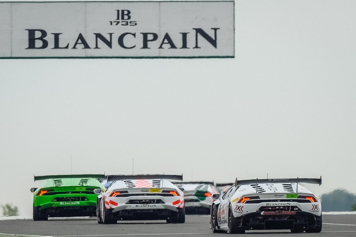 LamborghiniSC's tweet photo. Cars on track for Race 2! Watch it live on our website > http://t.co/liZ0rY33a4 #SuperTrofeo #LSTEU http://t.co/yDlk4L7aRZ