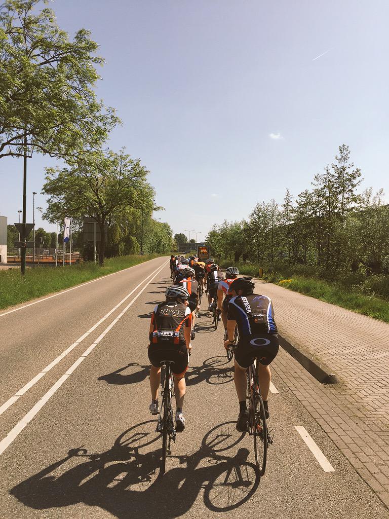 Mooie <a href="/stvlekstreek/">stvlekstreek</a> <a href="/SCGouda/">SC Gouda</a> groupetto vanochtend! #zondagochtendrit #interclub