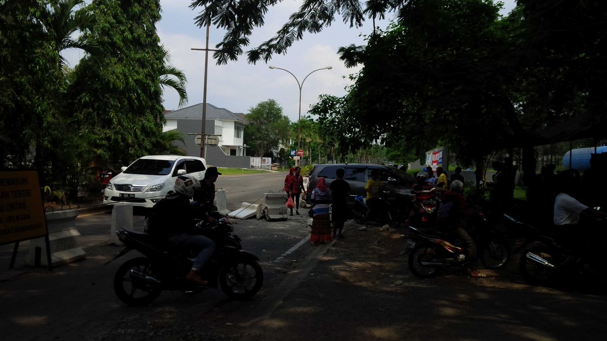 yayanmega01's tweet image. Telah terjadi kecelakaan diarea kota wisata depan pesona florence
Diduga sang pengendara masih dalam kondisi belajar