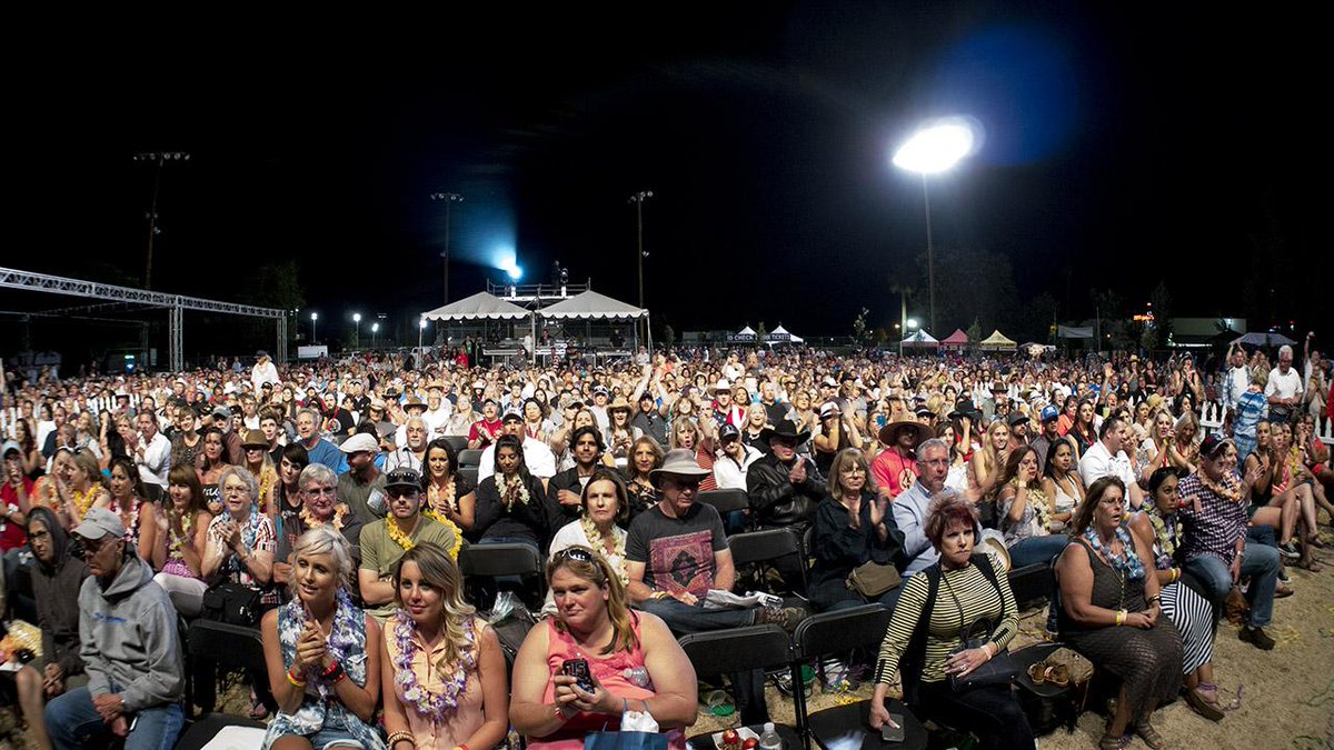 jhdps's tweet photo. Leann Rimes draws big crowd #bfieldfest15 Photo @jhdps for @Bakersfieldcali http://t.co/gM1GKRCFIH
