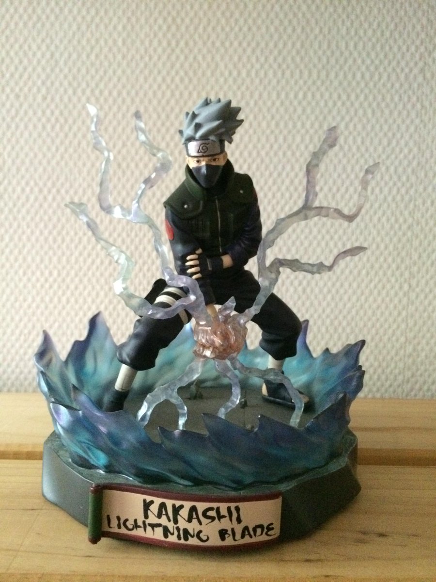 avenged7fol's tweet photo. ma collection de figurines NARUTO http://t.co/7nuqF4TnzH