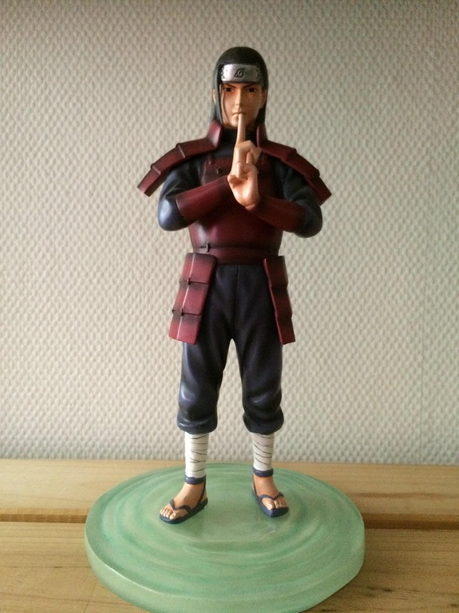 avenged7fol's tweet photo. ma collection de figurines NARUTO http://t.co/7nuqF4TnzH