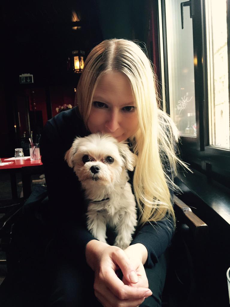 Haeni_Halunke's tweet photo. Chillen mit meinen Liebsten! #süss #dog # chill # kungfuburger #Bern http://t.co/4OGQV3mb3P