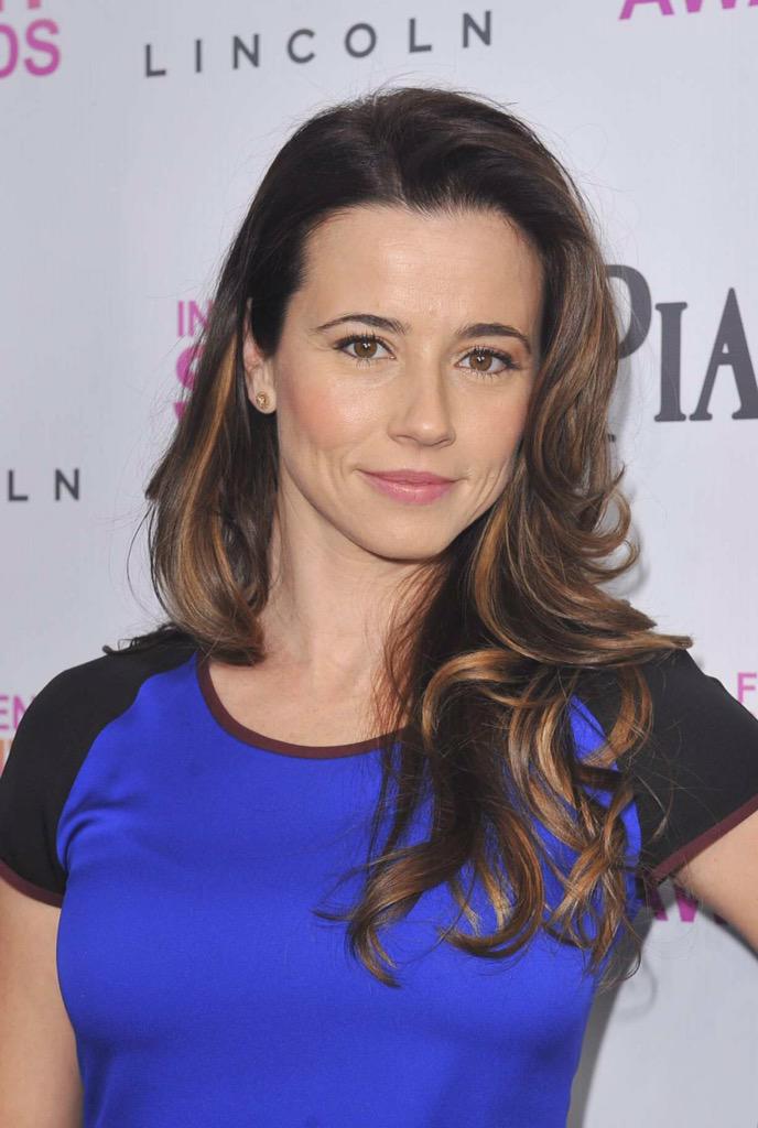 MzBlackCanary's tweet image. Did anyone else realize that in age of ultron Hawkeye's wife is also Velma Dinkley from scooby-doo?