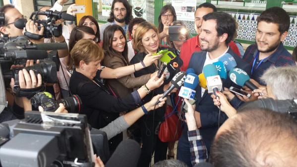 iuandalucia's tweet photo. .@agarzon, candidato de @iunida a la Presidencia, ya ha ejercido su derecho a voto en Rincón de la Victoria (Málaga) http://t.co/2VMeciReVK