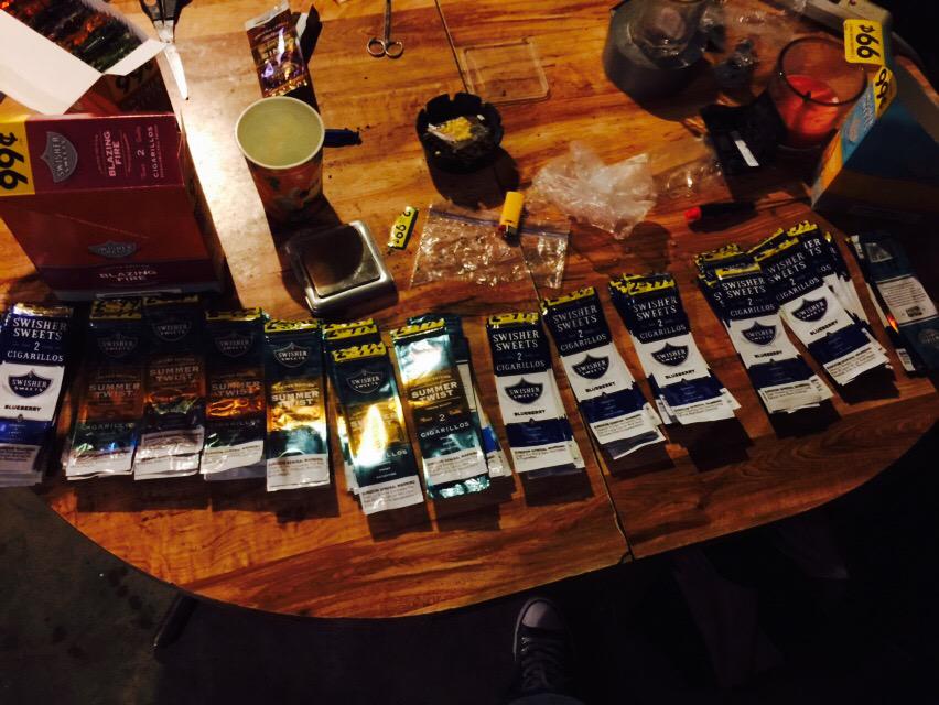 GabeDawson_'s tweet photo. 150 stick packs 💯💨💨💨 http://t.co/lW6McOZkkR