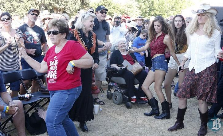 jhdps's tweet photo. More awesome pix of Chubby Checker show #bfieldfest15 by Rod Thornburg for @Bakersfieldcali http://t.co/m8WY17RGFs