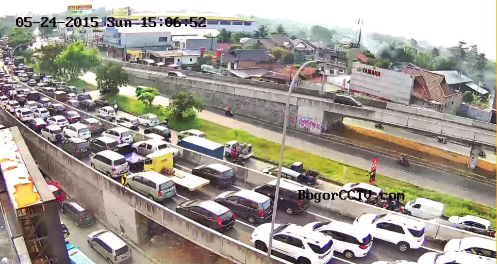 BogorCCTV's tweet photo. Lalu Lintas Jl. Baru di Minggu Sore. Mohon bantuan petugas. @TMCPolresBogor 

Butuh CCTV? Hub: (0251)755-6808 http://t.co/in36OesMEo