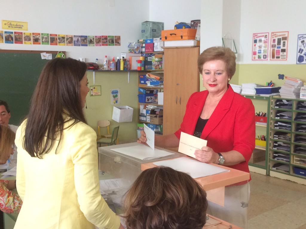 MJValades's tweet photo. Acabo de ejercer mi derecho al voto. Os animo a todos a que llenéis las urnas de votos de esperanza e ilusión. http://t.co/qQ0Ru2gYre