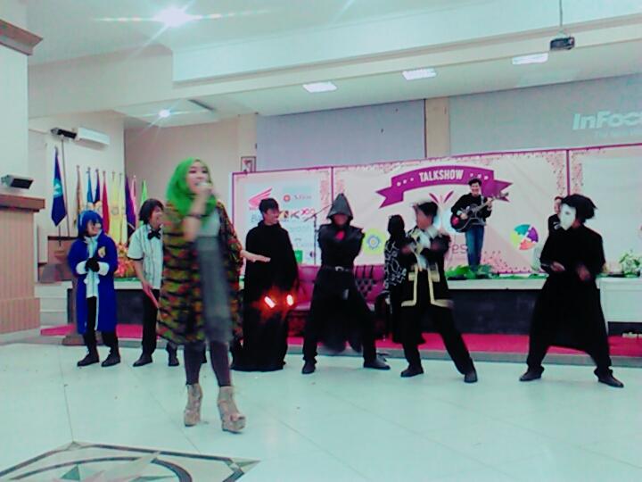putrihr18's tweet photo. Seru banget nih penampilan dari apple threenya temen2 di @ACTIFest_Polsri http://t.co/A88XLyNtJD