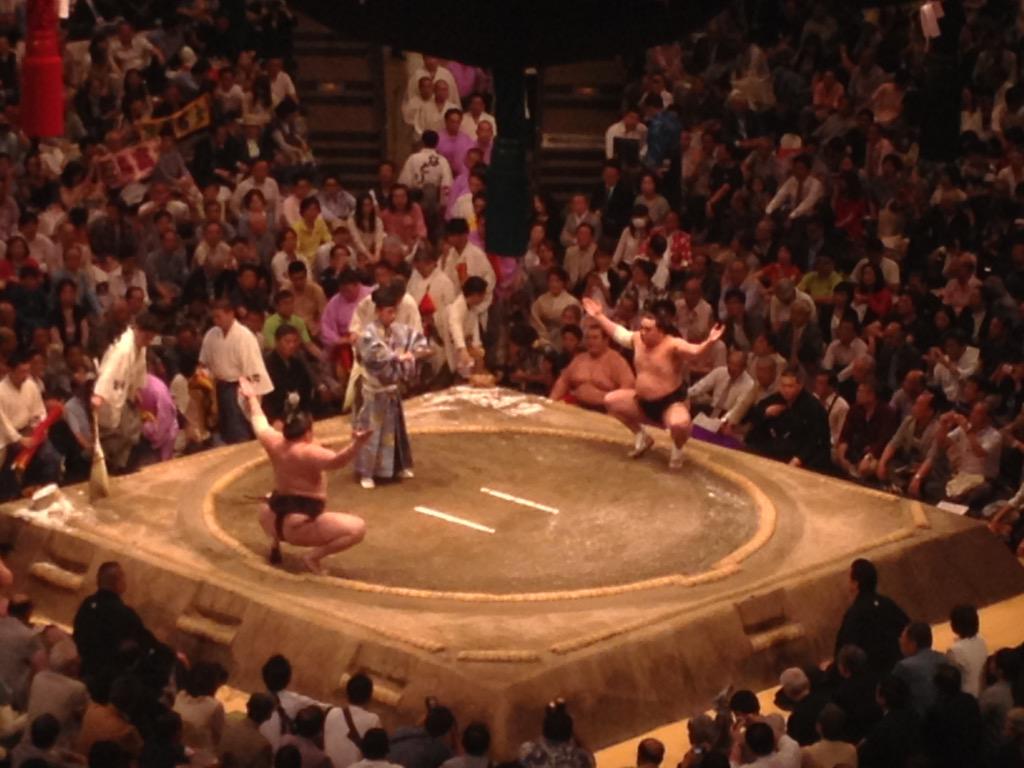 BethWattleworth's tweet photo. The #sumo final!! #Tokyo #Japan http://t.co/PAYL8yzmBf
